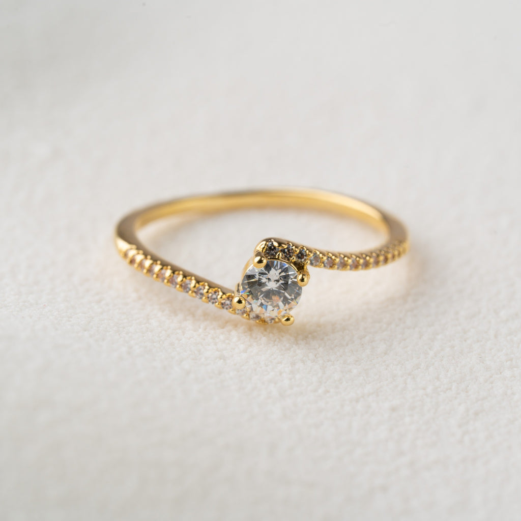 Radiant Solitaire Twist Ring