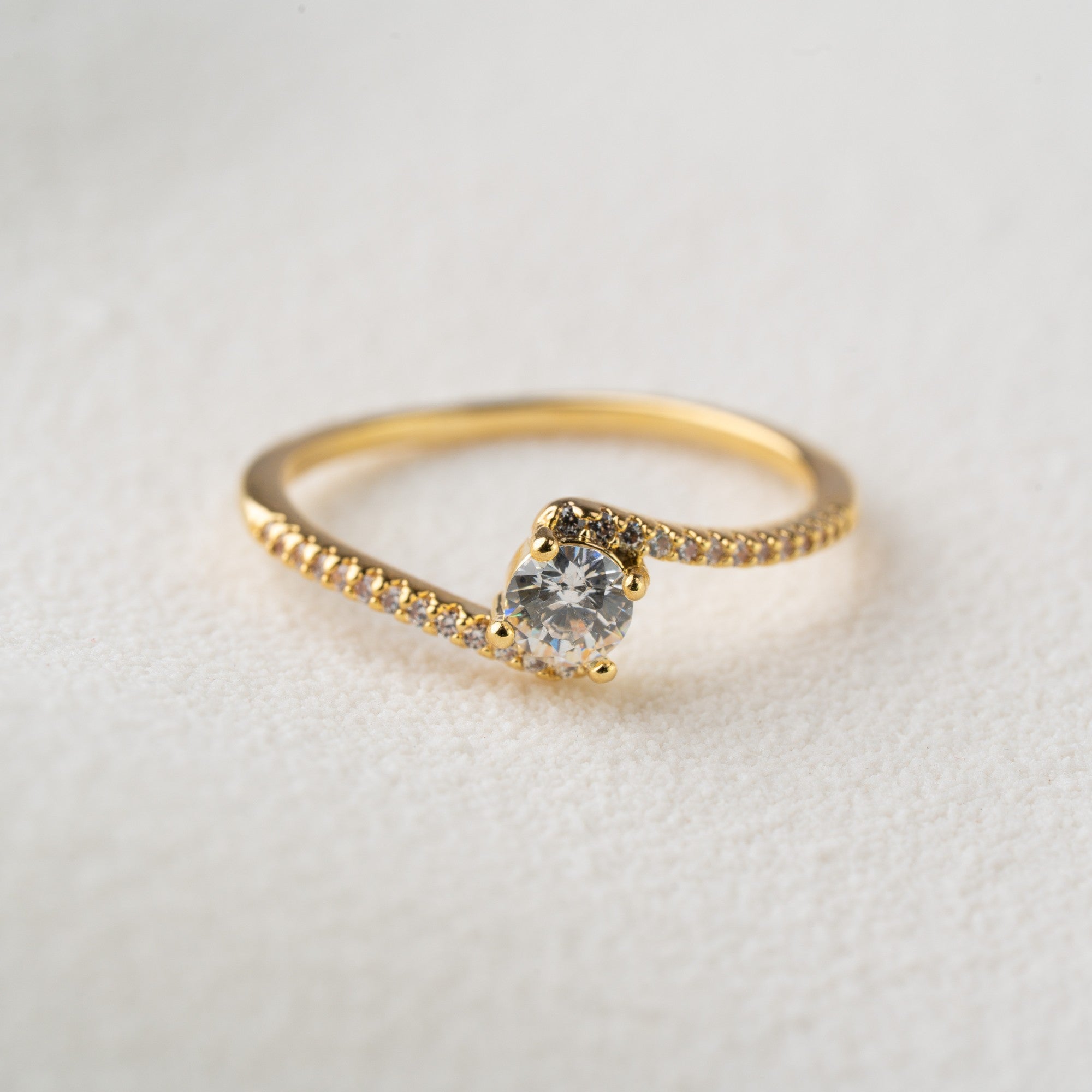 Radiant Solitaire Twist Ring