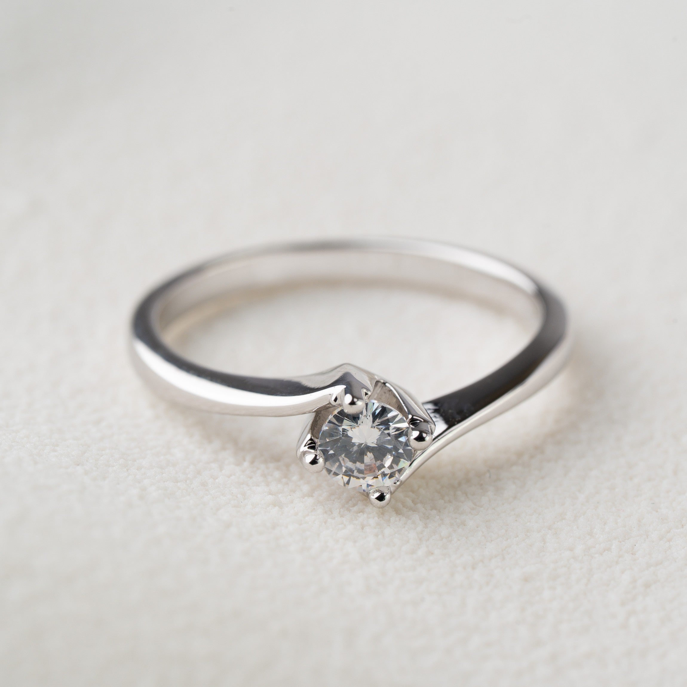 Elegant Curve Diamond Accent Ring