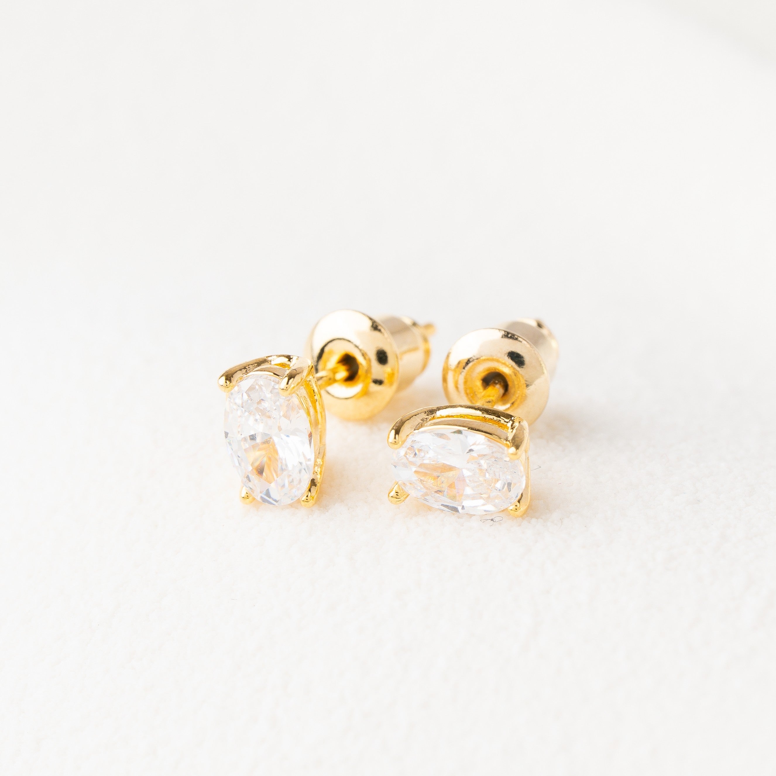 Minimal Arc Crystal Studs