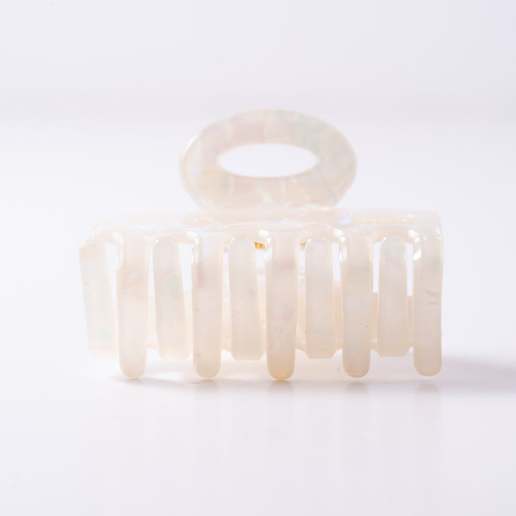 Pearl Loop Classic Claw Clip