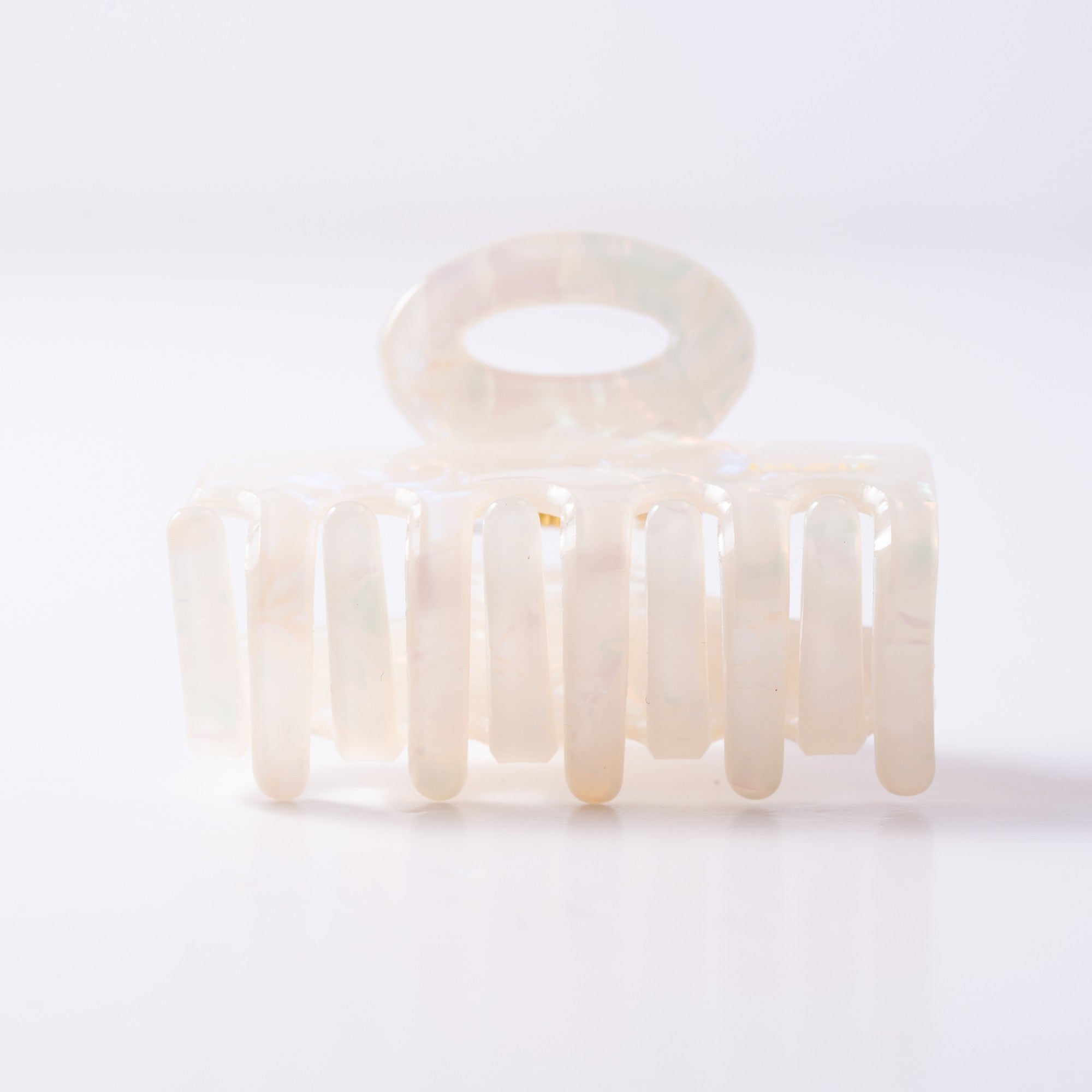 Pearl Loop Classic Claw Clip