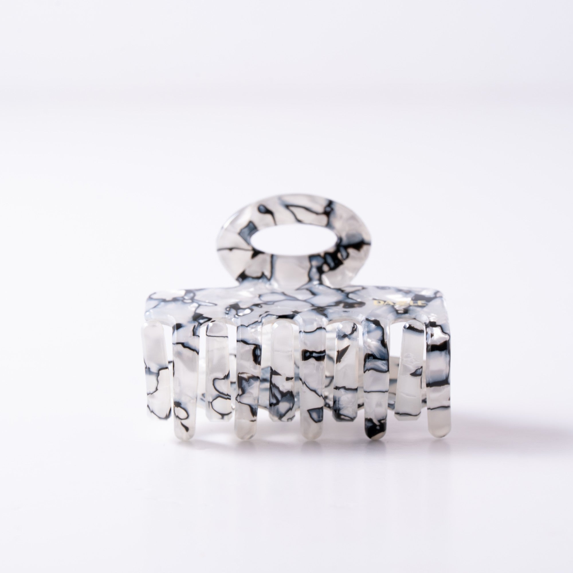Pearl Loop Classic Claw Clip