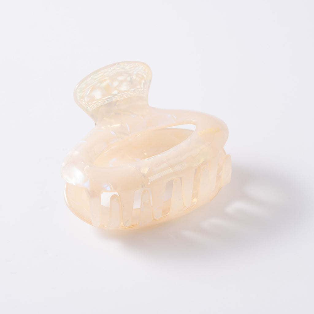 Pearl Luxe Claw Clip