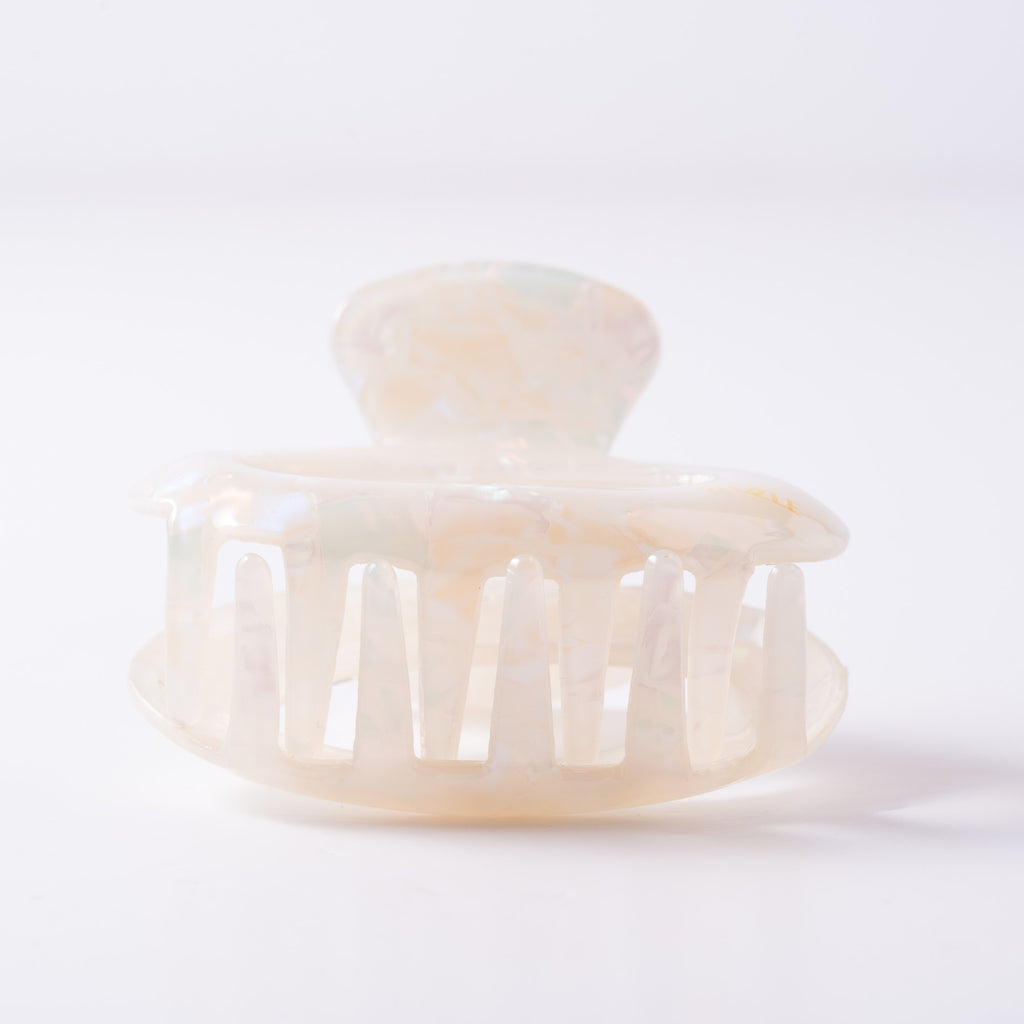 Pearl Luxe Claw Clip