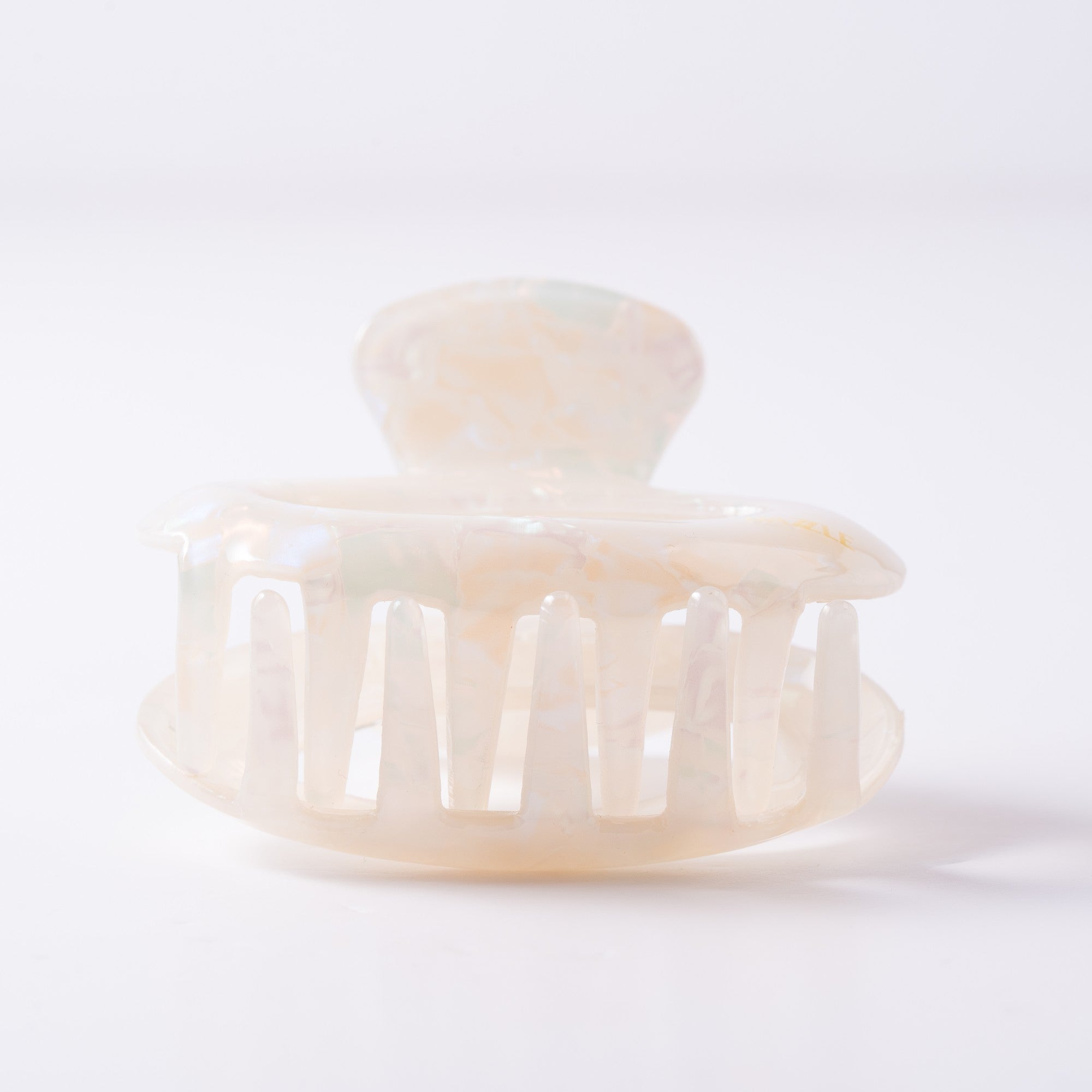 Pearl Luxe Claw Clip