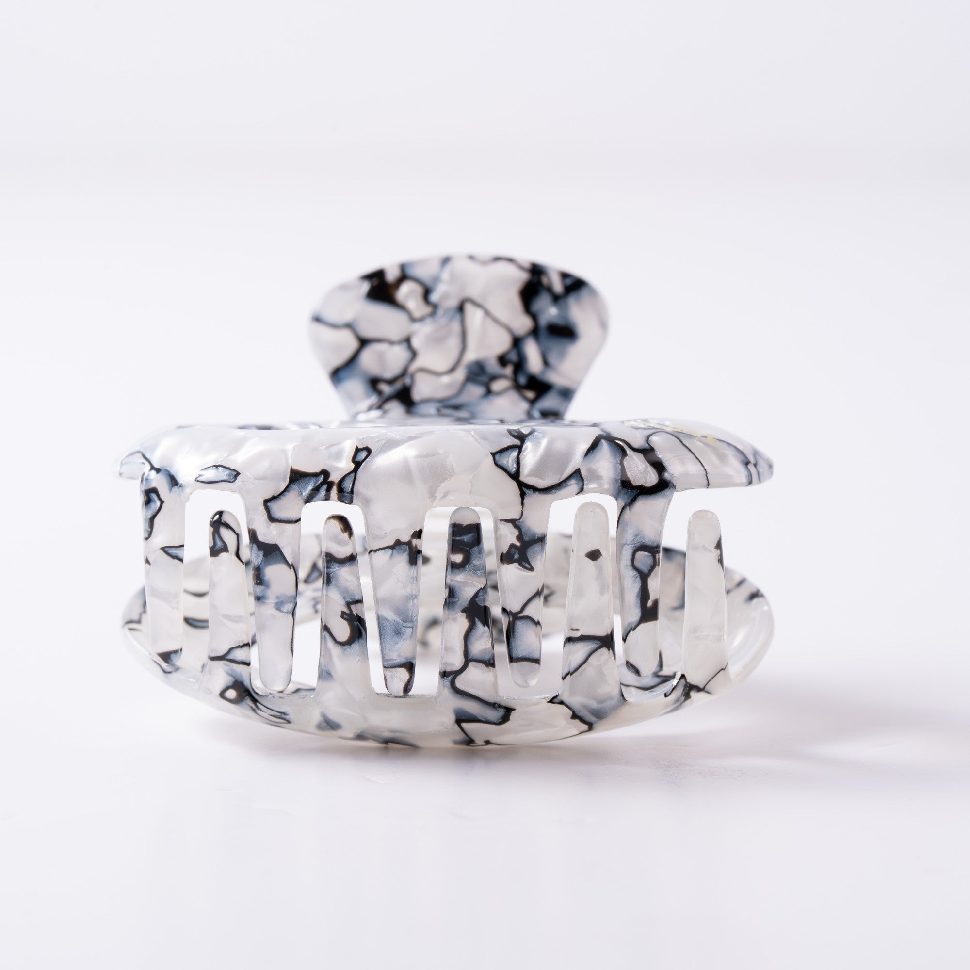 Pearl Luxe Claw Clip