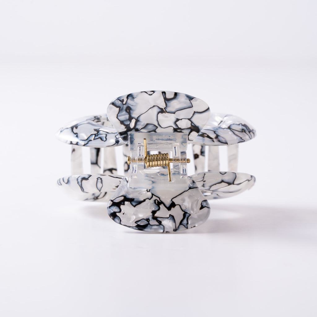 Pearl Luxe Claw Clip