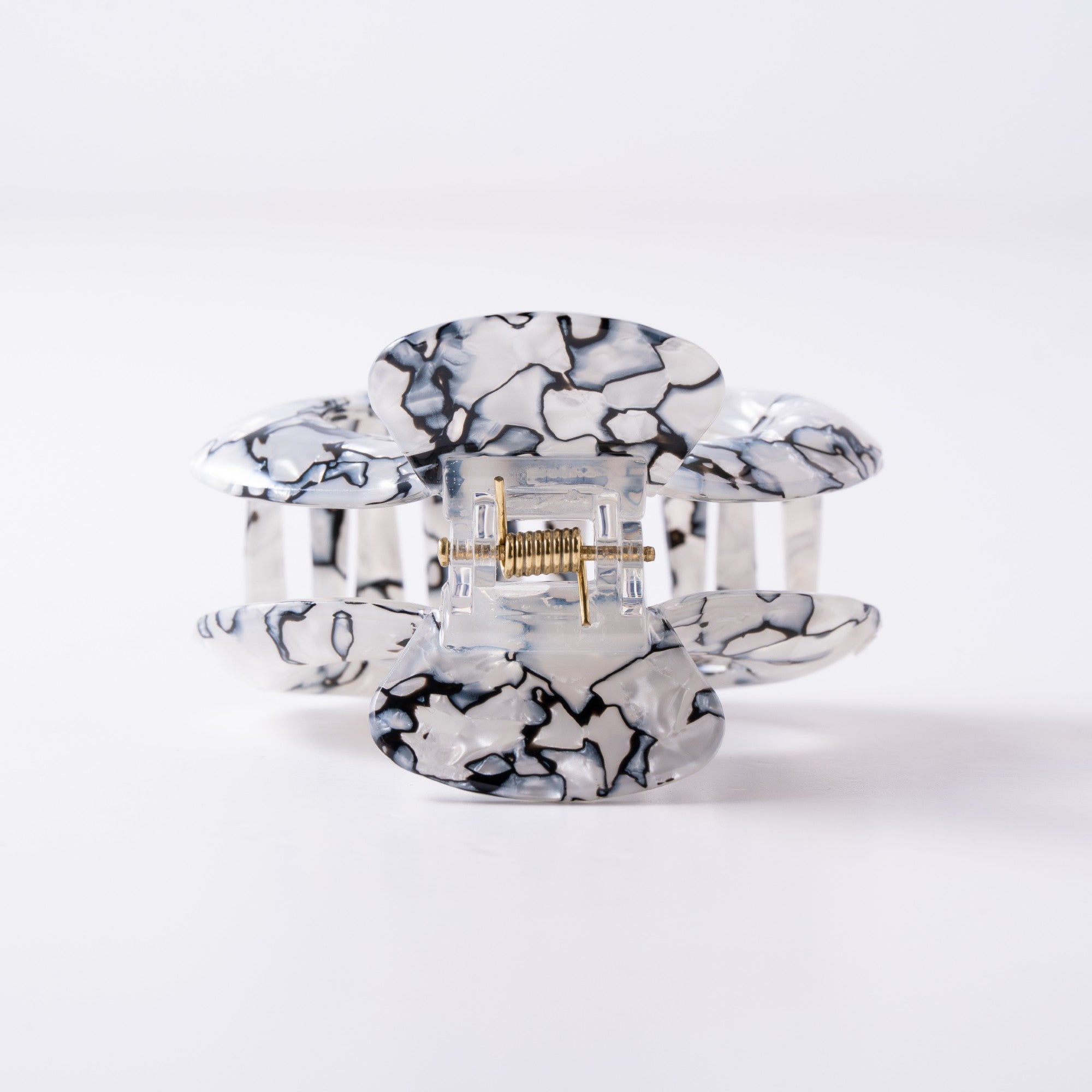 Pearl Luxe Claw Clip