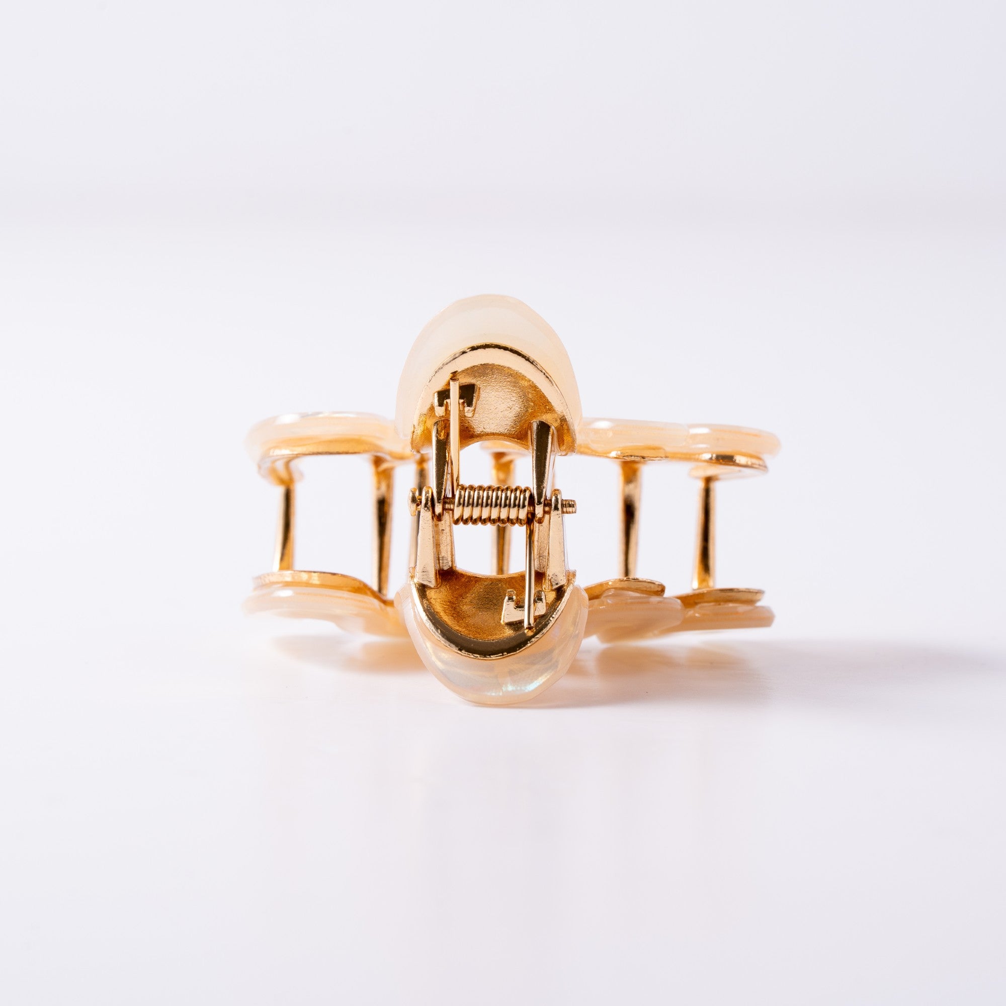 Pearl Wave Claw Clip