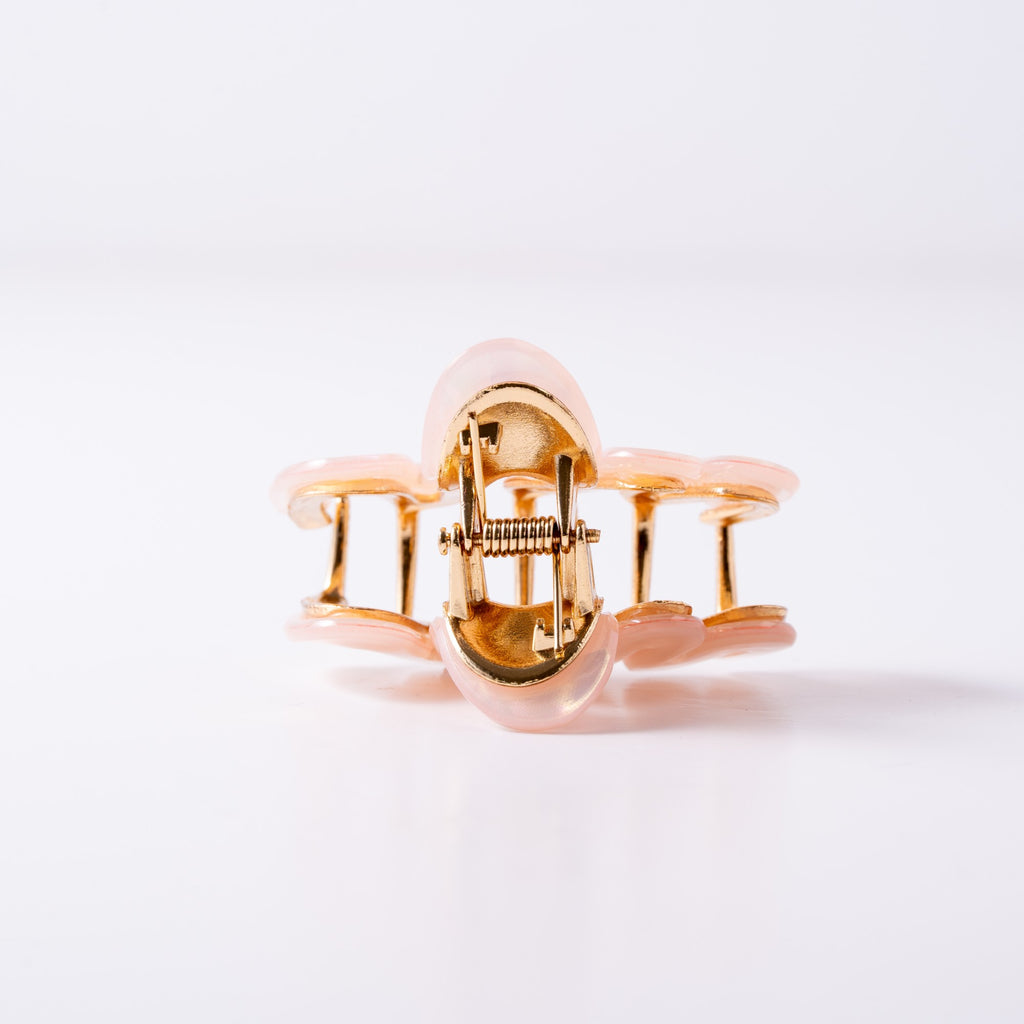 Pearl Wave Claw Clip