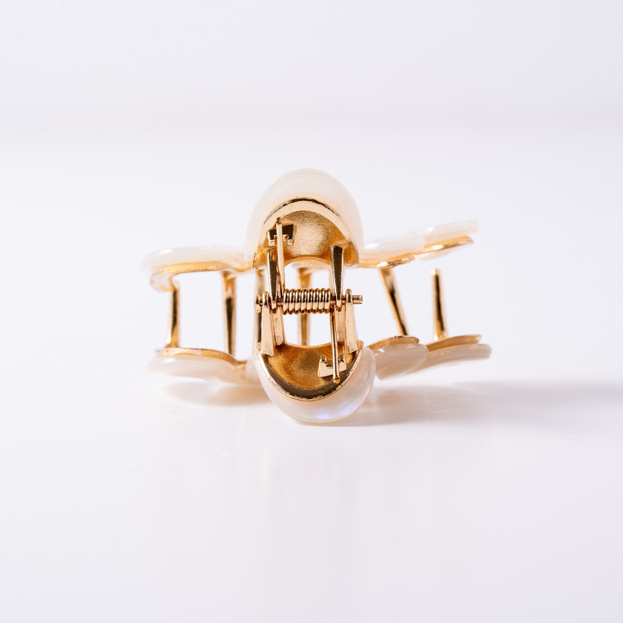 Pearl Wave Claw Clip