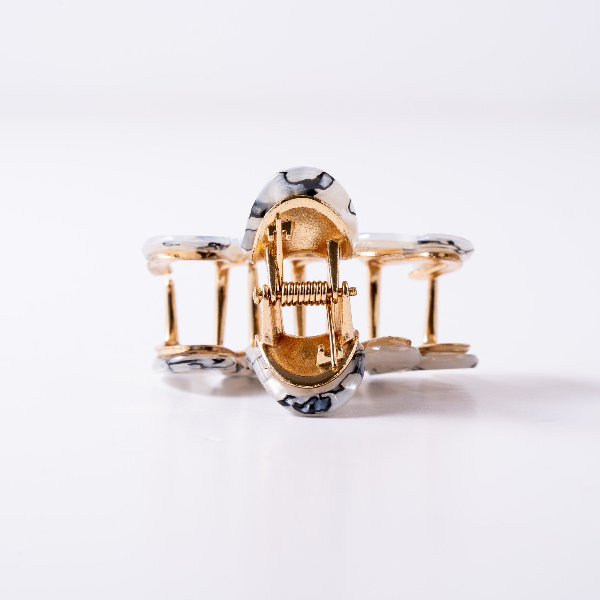 Pearl Wave Claw Clip